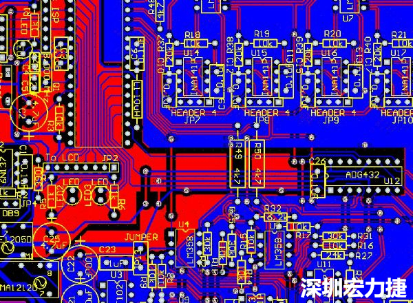 一般產(chǎn)品的PCB設(shè)計(jì)，多數(shù)先決定元件布局，再進(jìn)行線路連接，于元件位置就先改善干擾問(wèn)題，再?gòu)木€路細(xì)節(jié)著手改善產(chǎn)品。