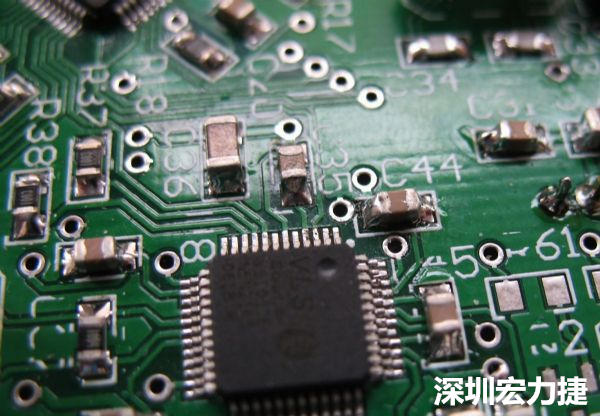音訊電路訊號(hào)品質(zhì)，是影響操作體驗(yàn)的關(guān)鍵，電路布局要特別注意。